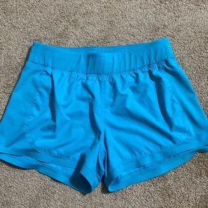 Very good used condition, teal size small athleta shorts.
